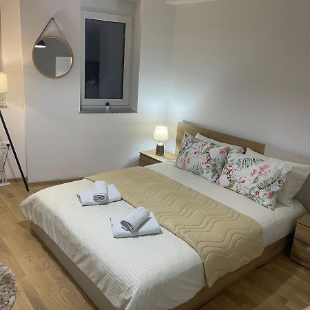 R&B Apartment City Center Ohrid Esterno foto