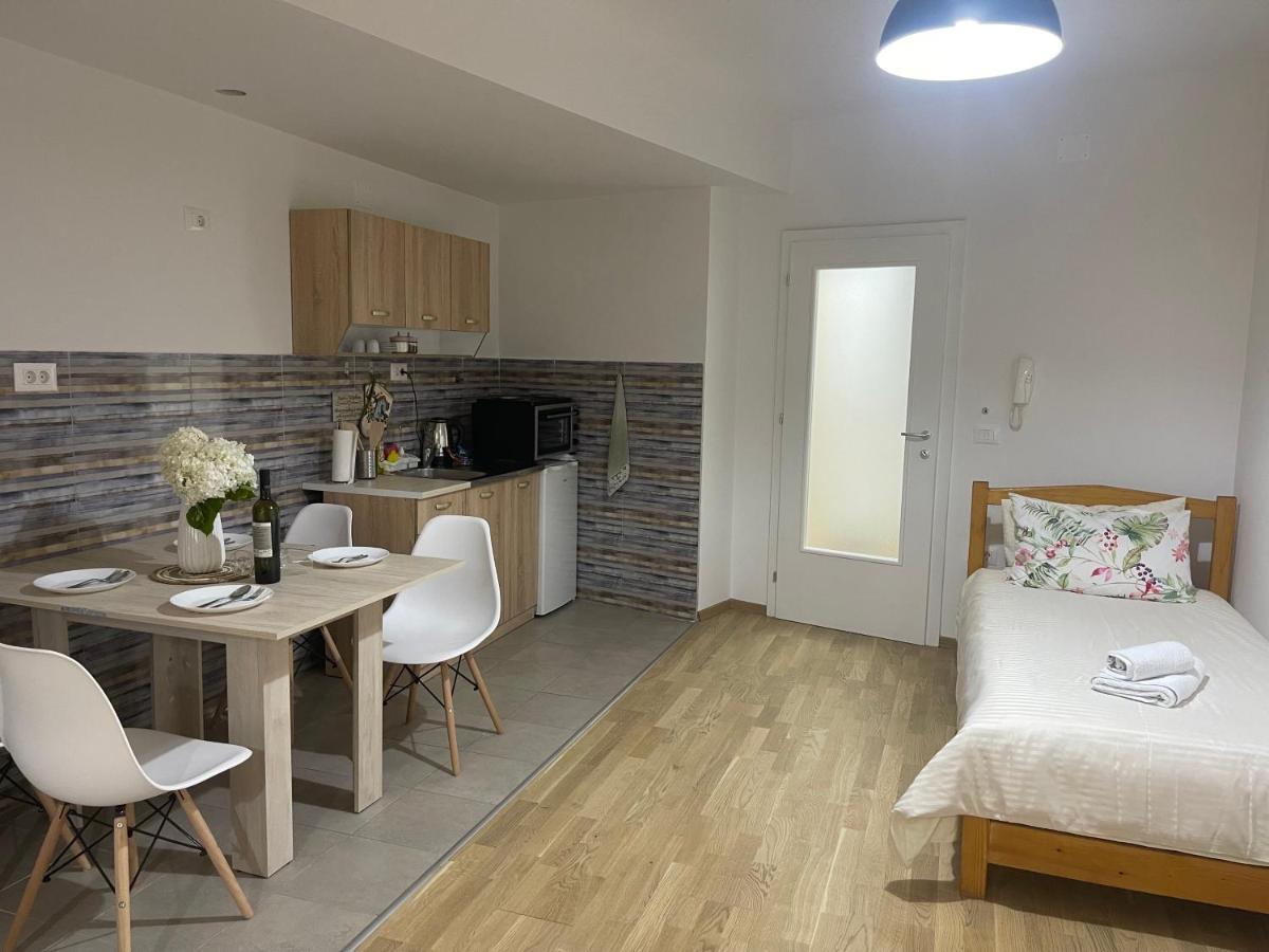 R&B Apartment City Center Ohrid Esterno foto